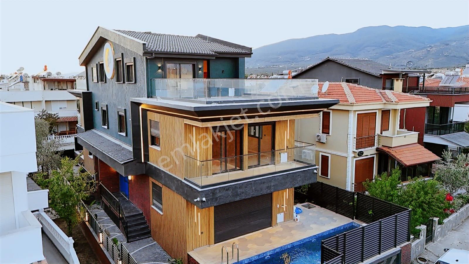 Kerim'den Güre'de Denize 300mt Lüks 5+1 Havuzlu Satılık Villa - Görsel 2