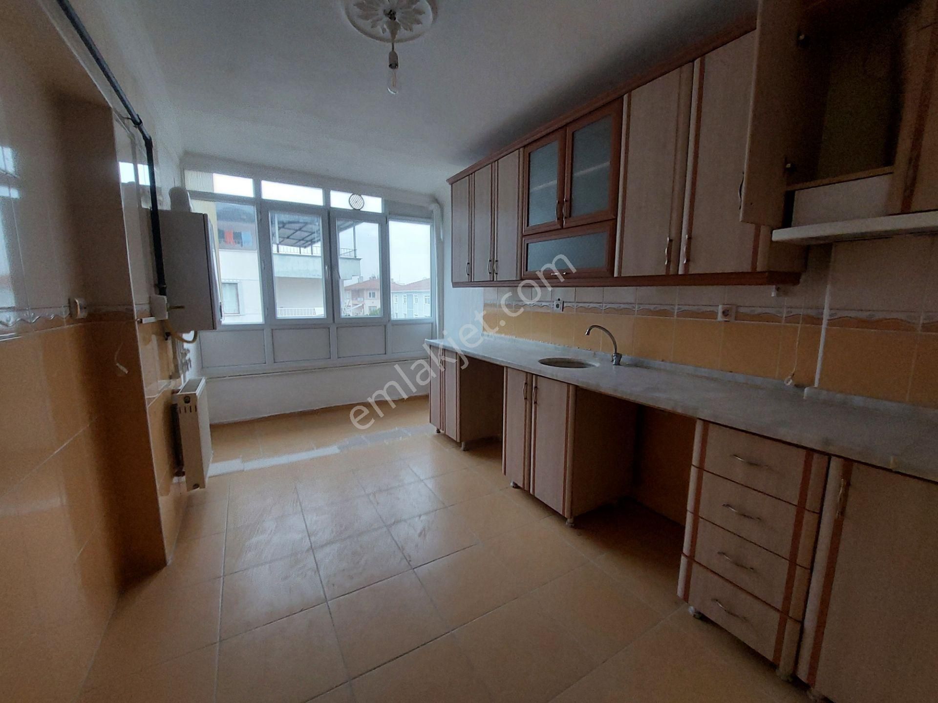 Sincana Kşemsettin Mah Köşe Başı Salon Bağımsız Satılık 3+1daire