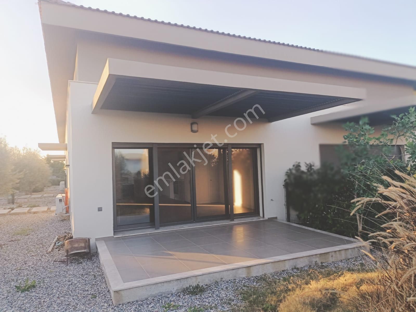 Çeşme Dalyan Marina Yakını Yıllık Kiralık Dubleks