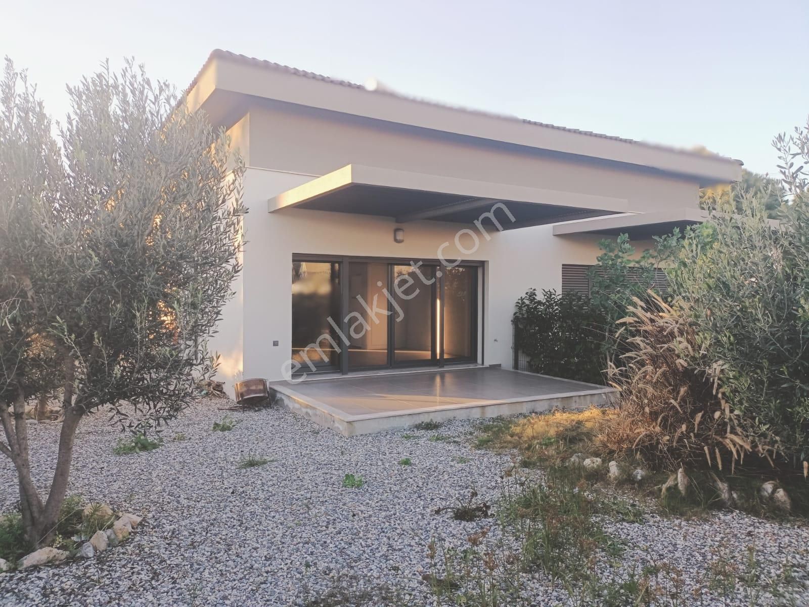 Çeşme Dalyan Marina Yakını Yıllık Kiralık Dubleks - Görsel 30