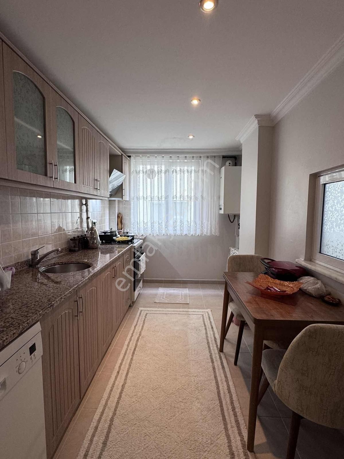 Çamlık Mah. Metroya 5 Dk. Çift Balkon Ve Şömineli Ara Kat 3+1 - Görsel 5