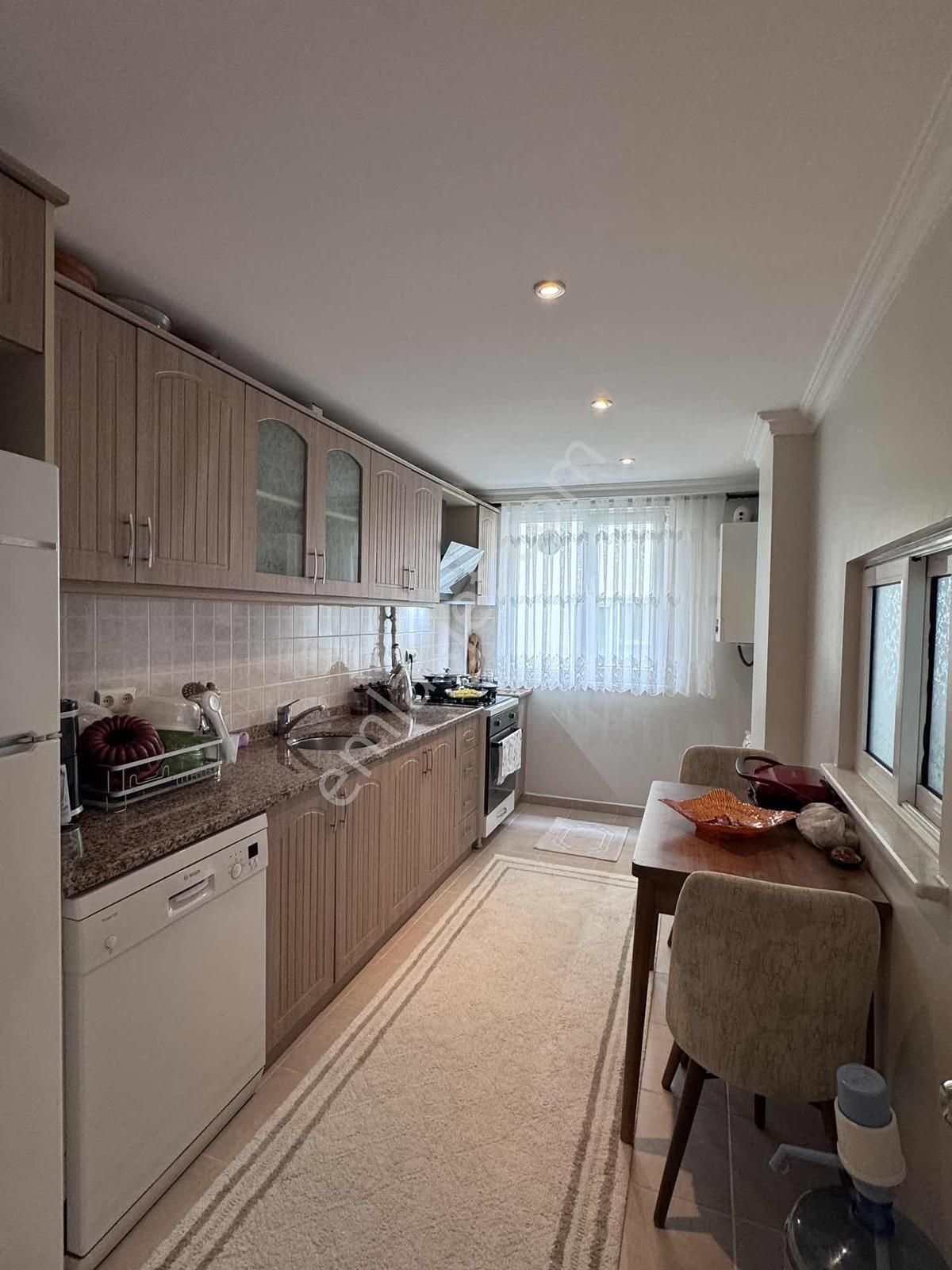 Çamlık Mah. Metroya 5 Dk. Çift Balkon Ve Şömineli Ara Kat 3+1 - Görsel 19