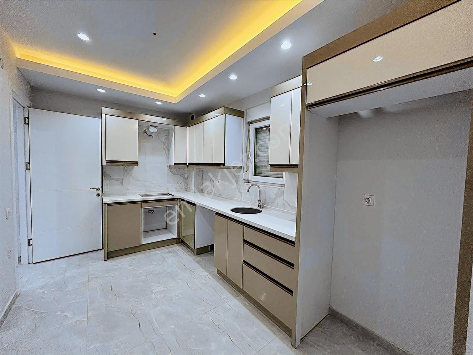 Göçerler'de Site İçi Satılık 2+1 Ayrı Mutfak Ayrı Wc Katta Daire - Görsel 2