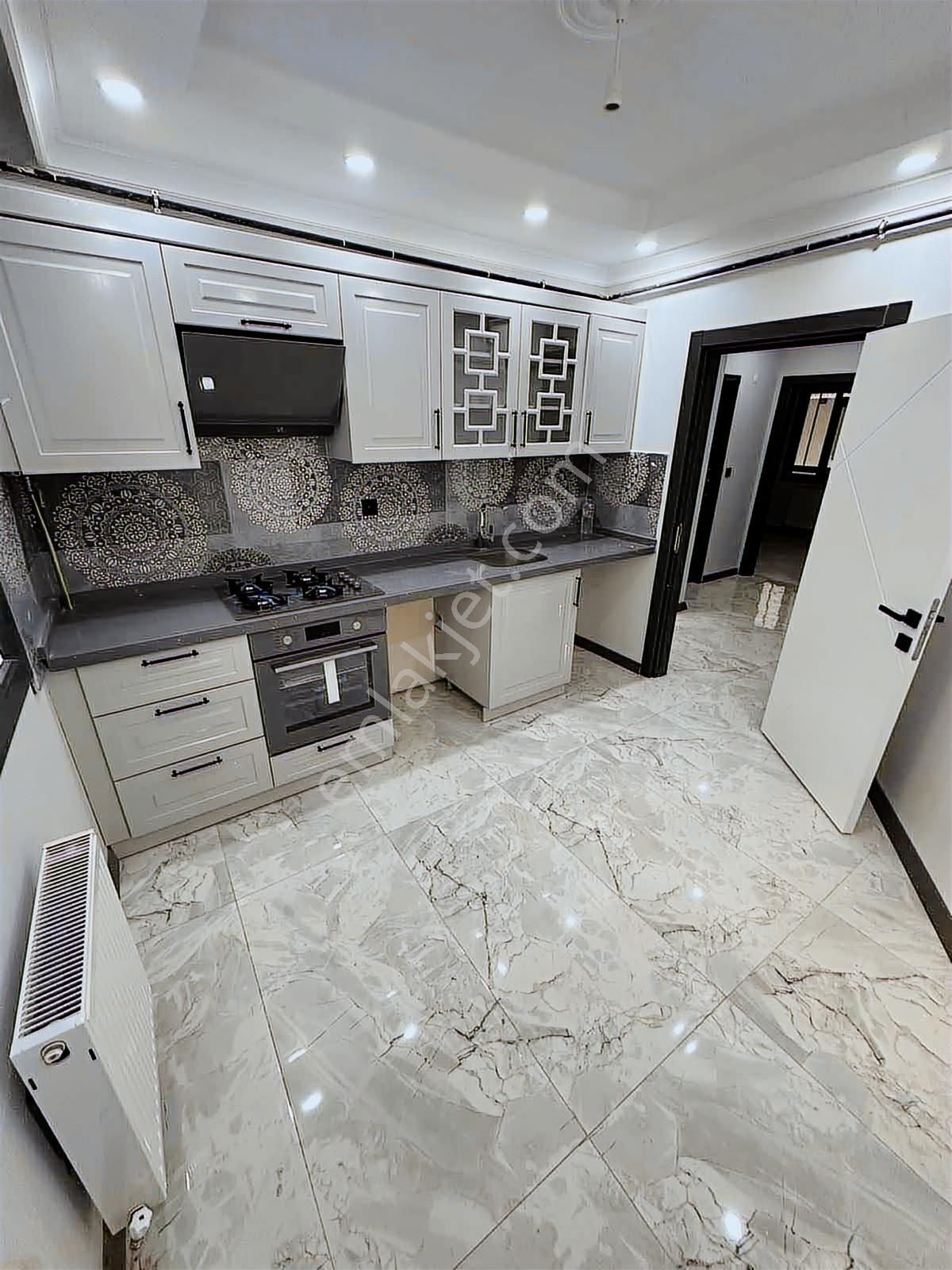 Yılmaz Emlak'tan Halkalı Merkez'de Satılık 2+1 Yeni Bina Giriş - Görsel 31