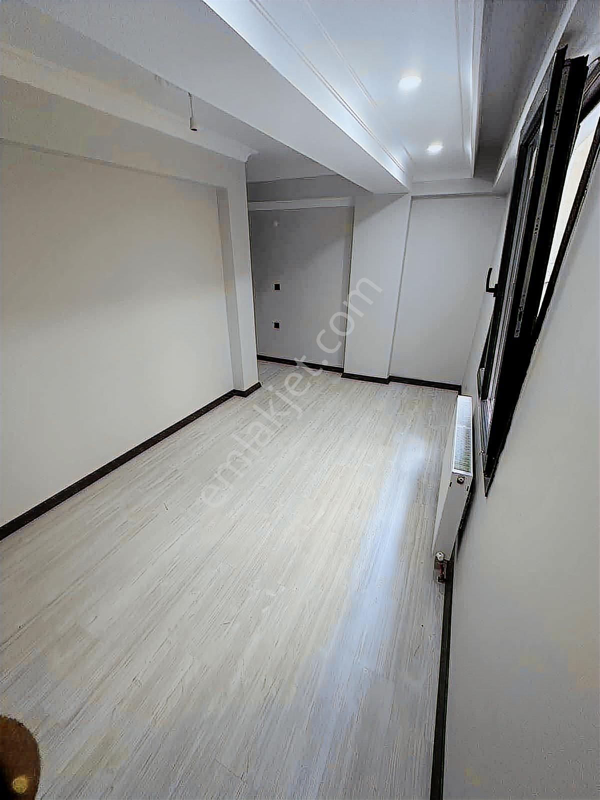 Yılmaz Emlak'tan Halkalı Merkez'de Satılık 2+1 Yeni Bina Giriş - Görsel 2