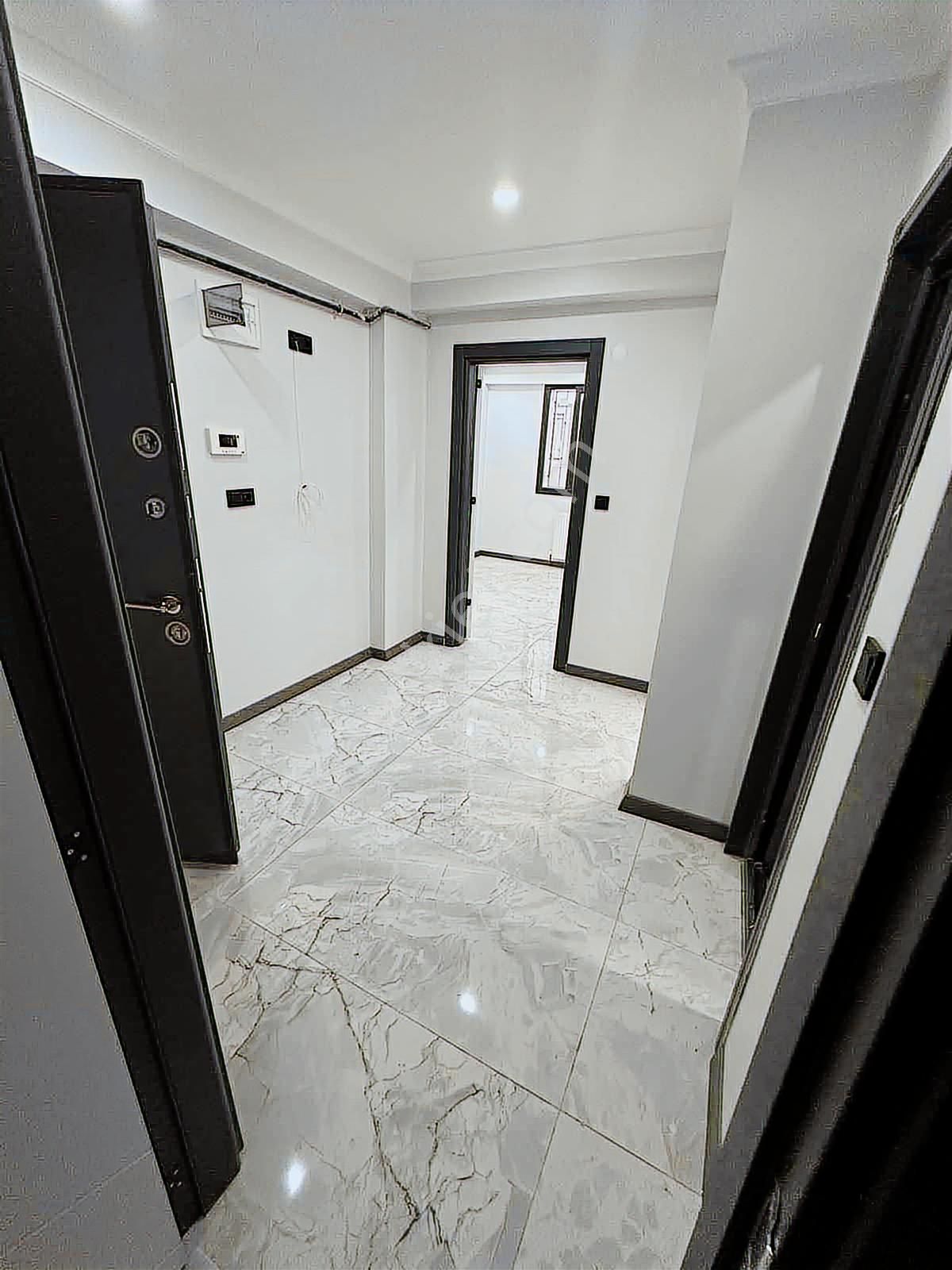 Yılmaz Emlak'tan Halkalı Merkez'de Satılık 2+1 Yeni Bina Giriş - Görsel 3