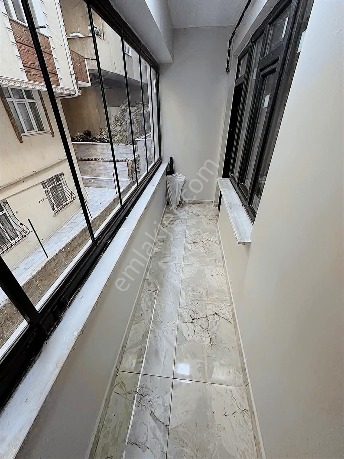 Yılmaz Emlak'tan Halkalı Merkez'de Satılık 2+1 Yeni Bina Giriş - Görsel 4