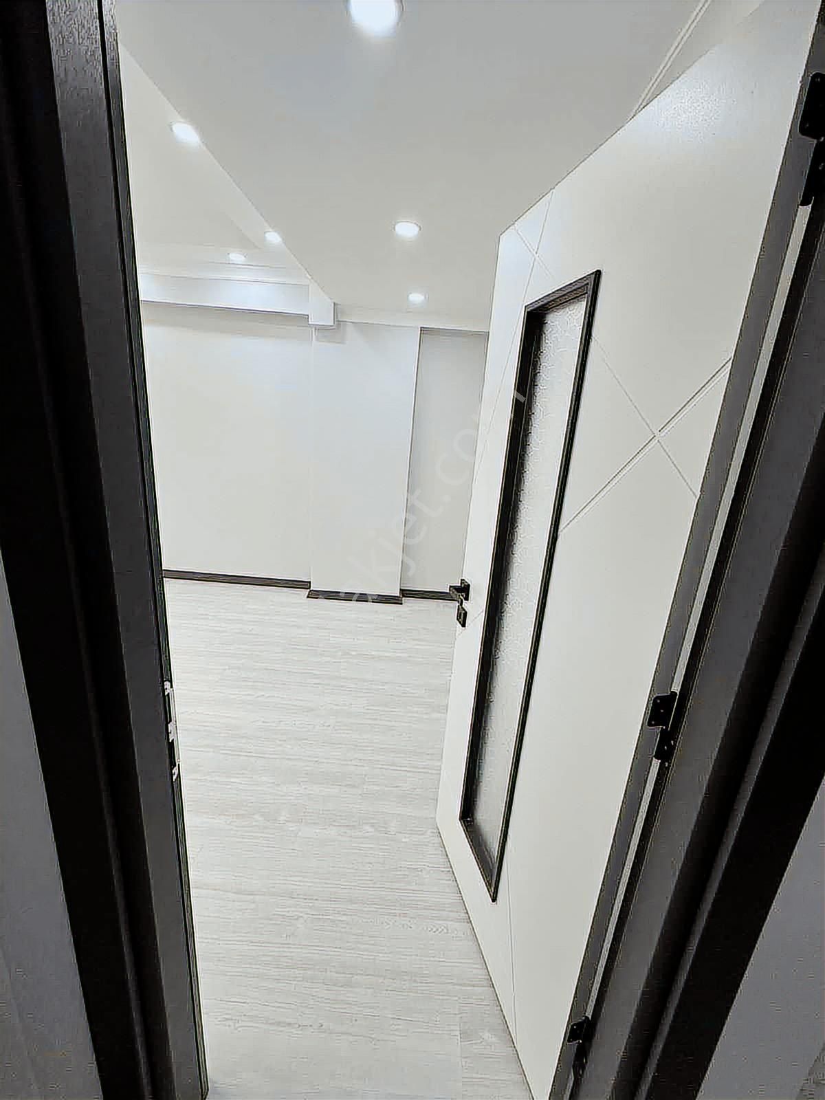 Yılmaz Emlak'tan Halkalı Merkez'de Satılık 2+1 Yeni Bina Giriş - Görsel 14