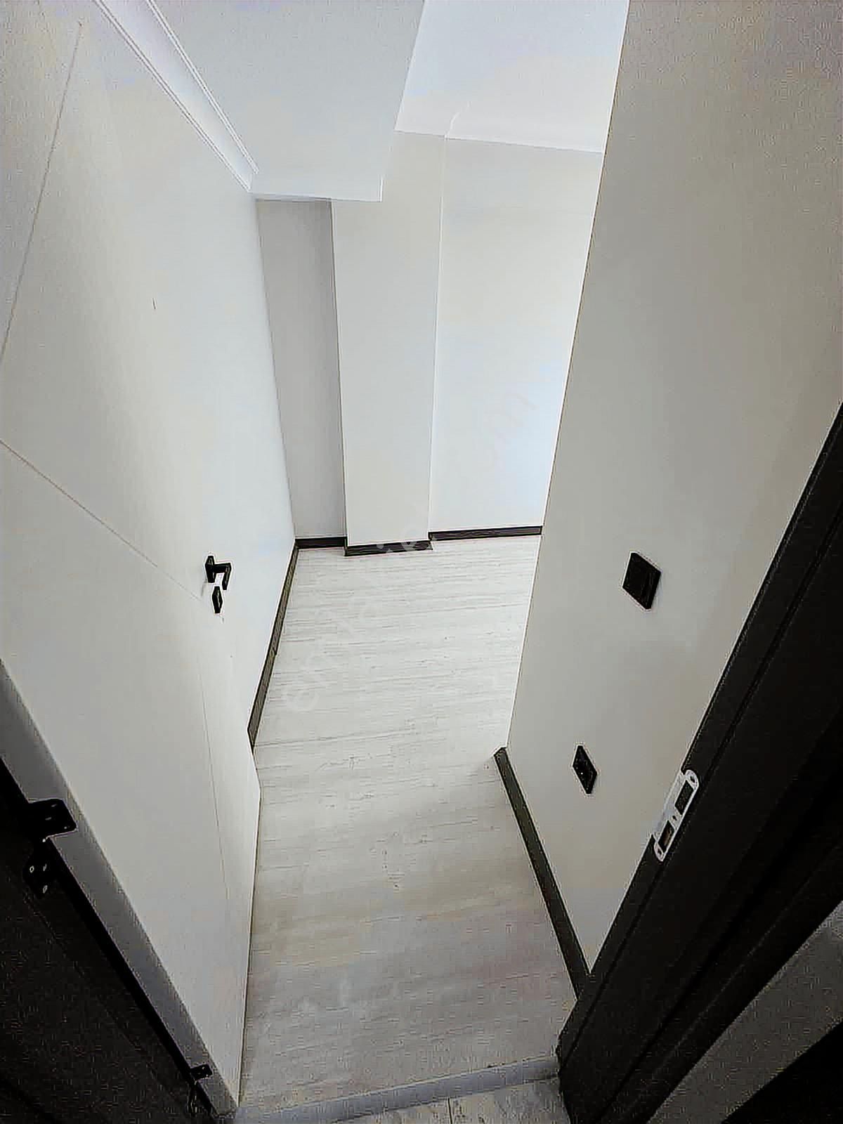 Yılmaz Emlak'tan Halkalı Merkez'de Satılık 2+1 Yeni Bina Giriş - Görsel 25