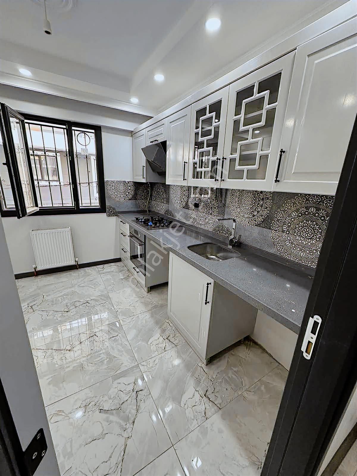 Yılmaz Emlak'tan Halkalı Merkez'de Satılık 2+1 Yeni Bina Giriş - Görsel 32