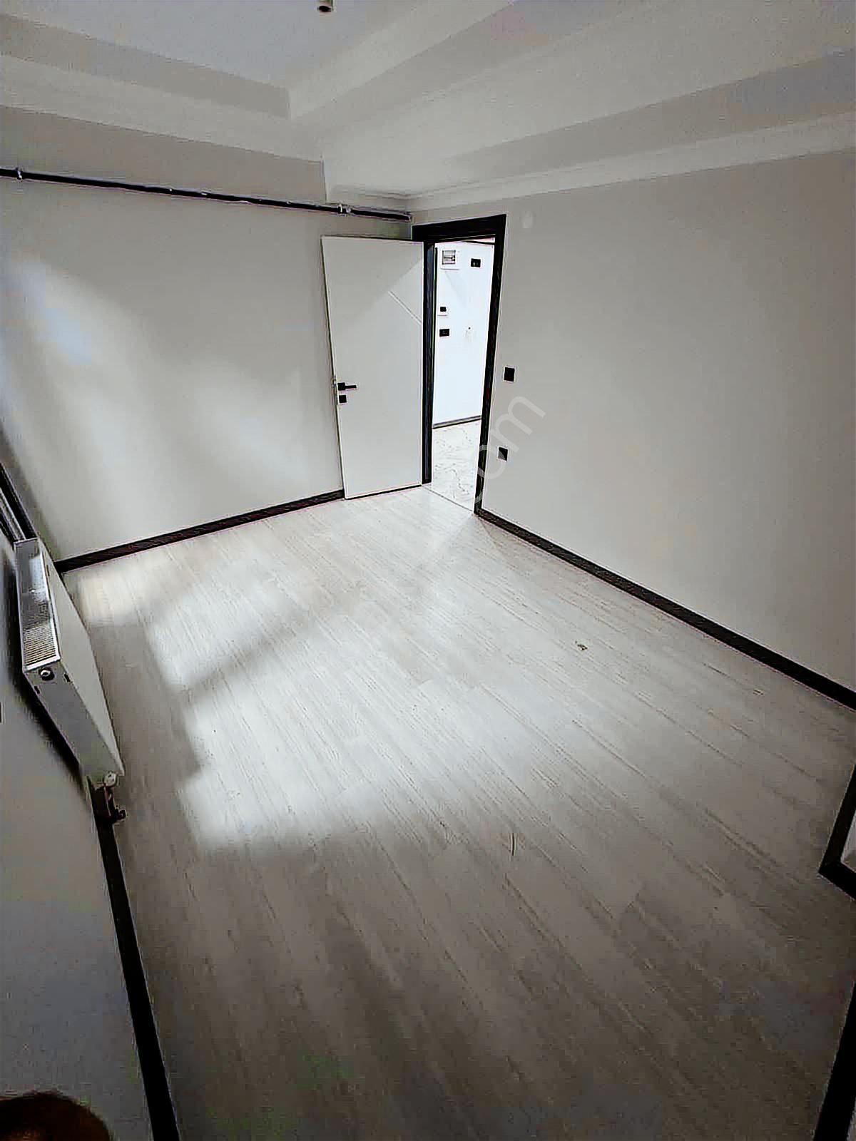 Yılmaz Emlak'tan Halkalı Merkez'de Satılık 2+1 Yeni Bina Giriş - Görsel 5