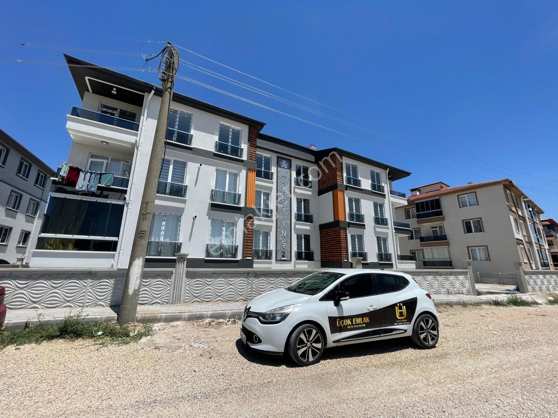 Afyon Üçok Emlaktan Mareşal F Çakmak Mah Satılık 3+1 1 Yaş Sıfır Arakat Daire - Görsel 2