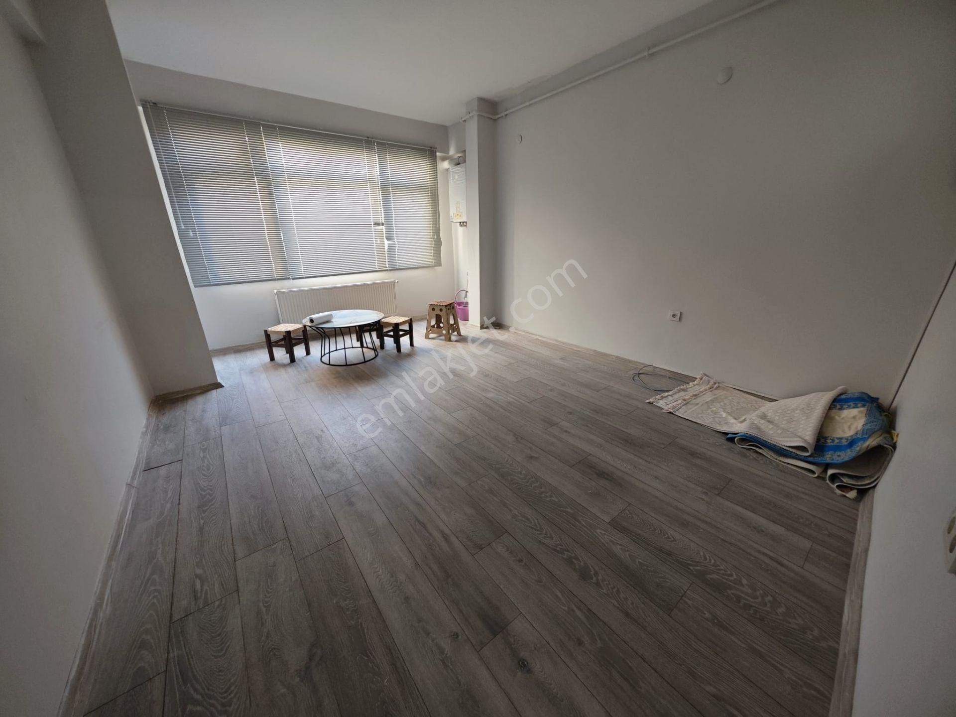 Yıldız Dan Metrobüse Çok Yakın Kredili Yatırımlık 1+1 Ara Kat Daire - Görsel 4