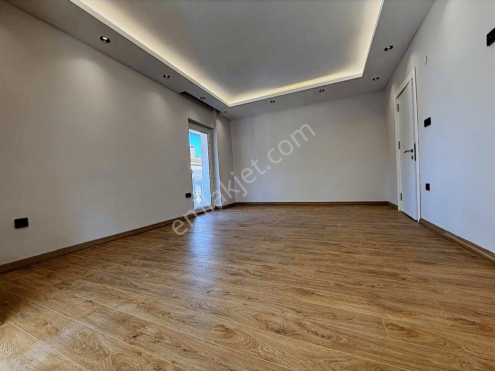Çengelköyde____site İçinde______masrafsız 300 M2 Triplex Villa - Görsel 29