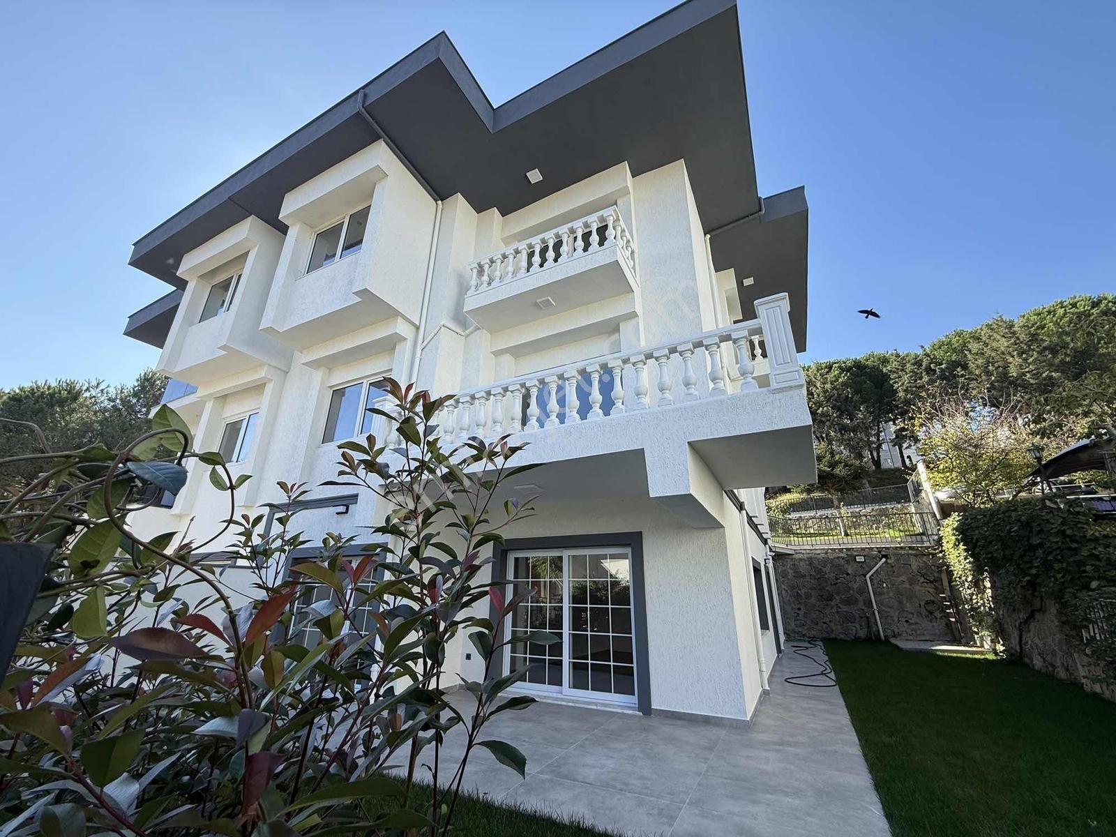 Çengelköyde____site İçinde______masrafsız 300 M2 Triplex Villa - Görsel 7