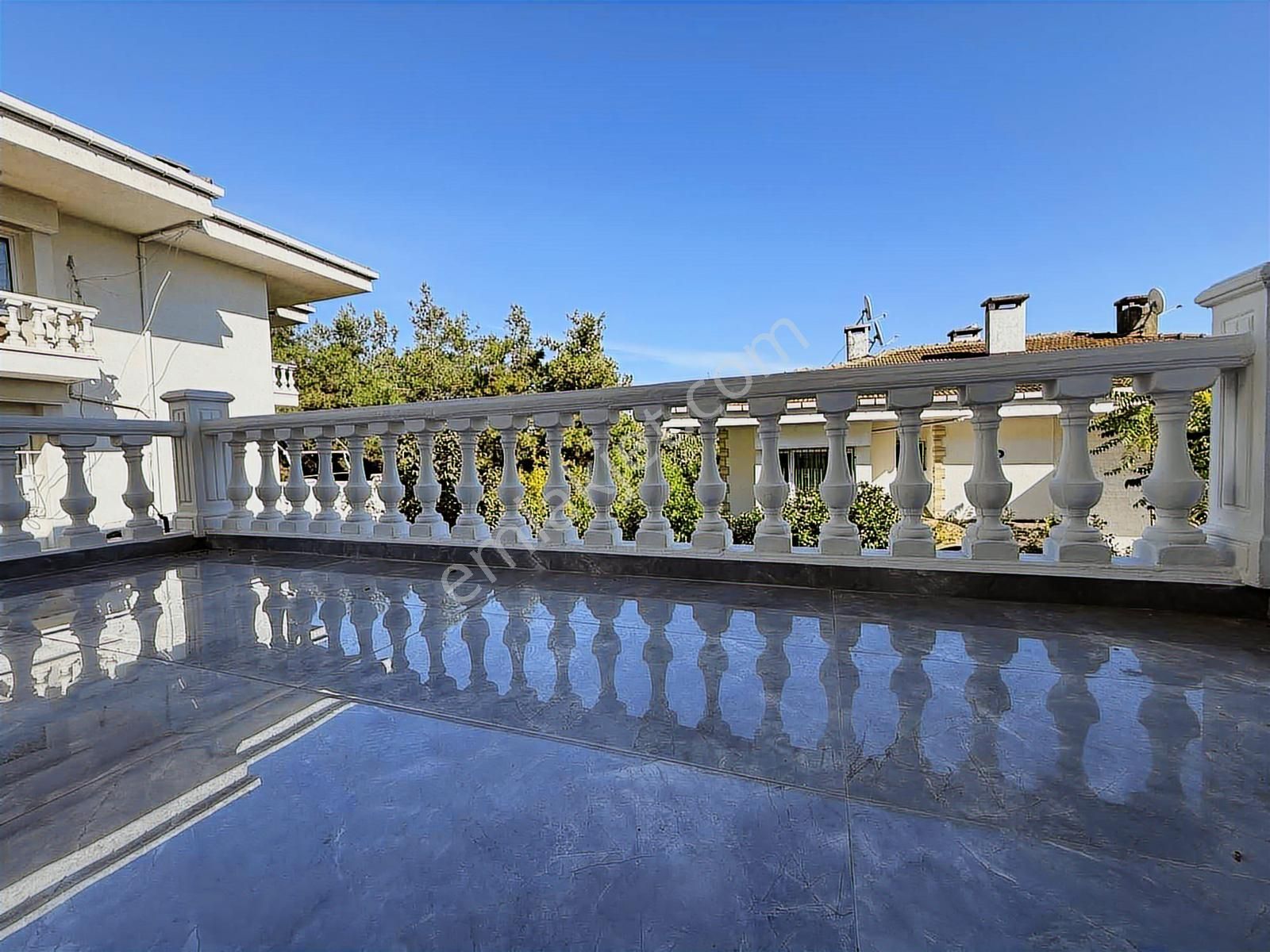 Çengelköyde____site İçinde______masrafsız 300 M2 Triplex Villa - Görsel 16