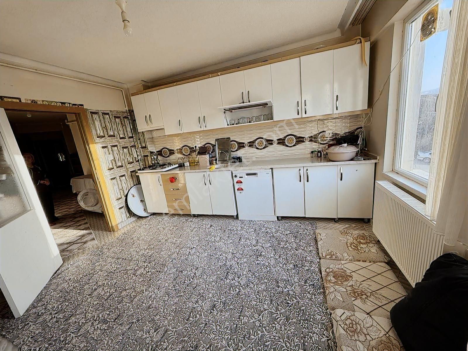 Şahapgürlerde Güneşe Komşu Ara Kat Asansörlü Manzaralı 3+1 Daire - Görsel 14