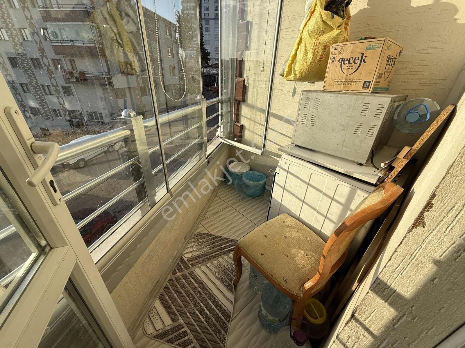 Şahapgürlerde Güneşe Komşu Ara Kat Asansörlü Manzaralı 3+1 Daire - Görsel 19