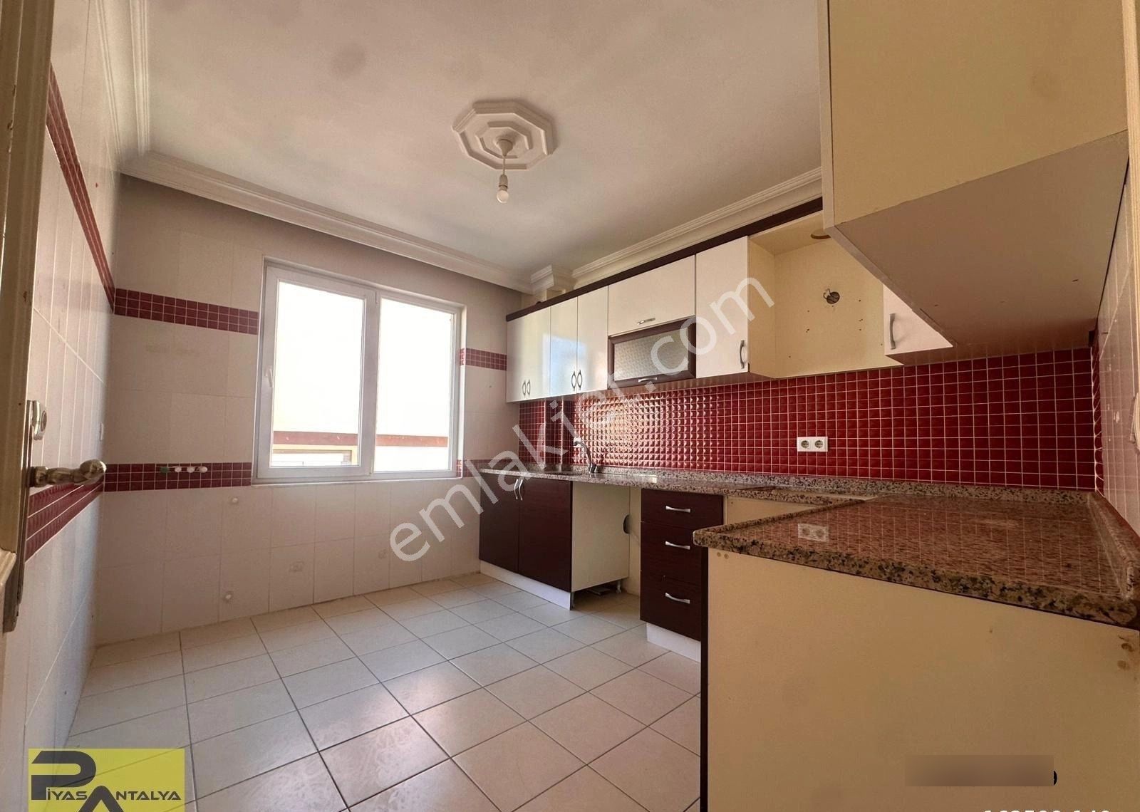 Yeni Emek’te Krediye Uygun Caddeye Yakın 5+1 Dubleks Satılık Daire