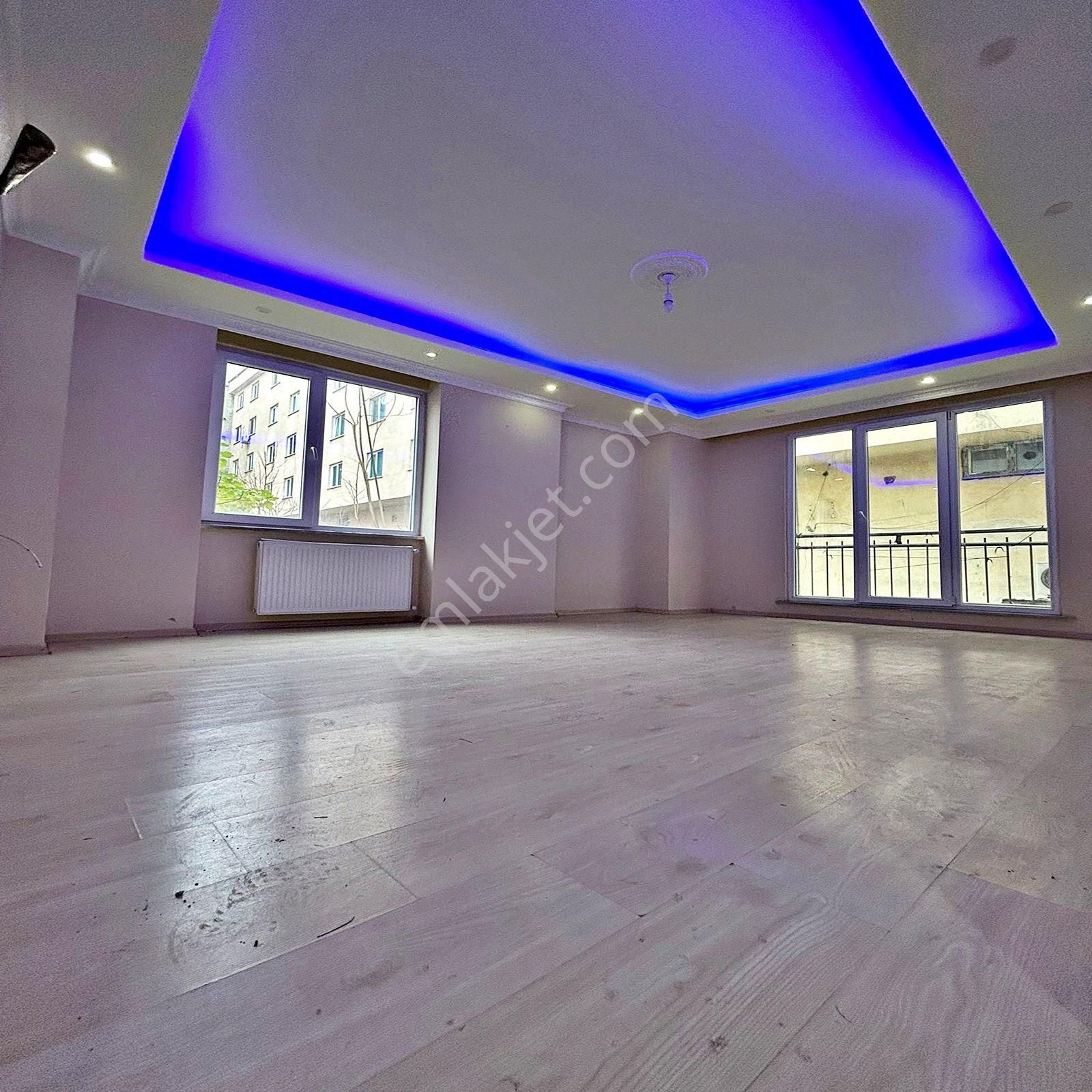 Esenyurt Meydana Yakın Konumda 2+1 Satılık Balkonlu Arakat Daire