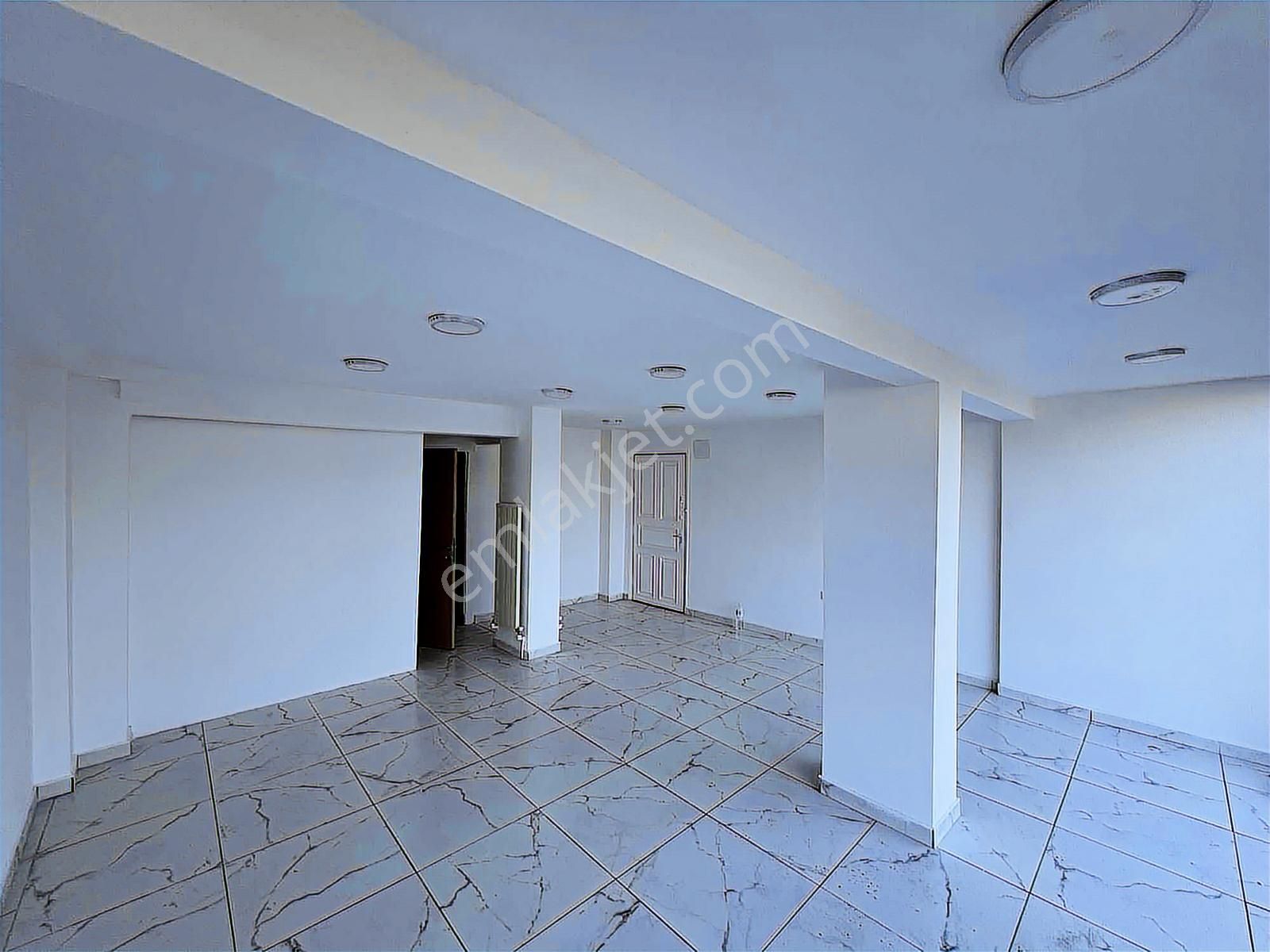 Üsküdar Çengelköy Satılık Dükkan Ofis Ana Cadde Üzeri