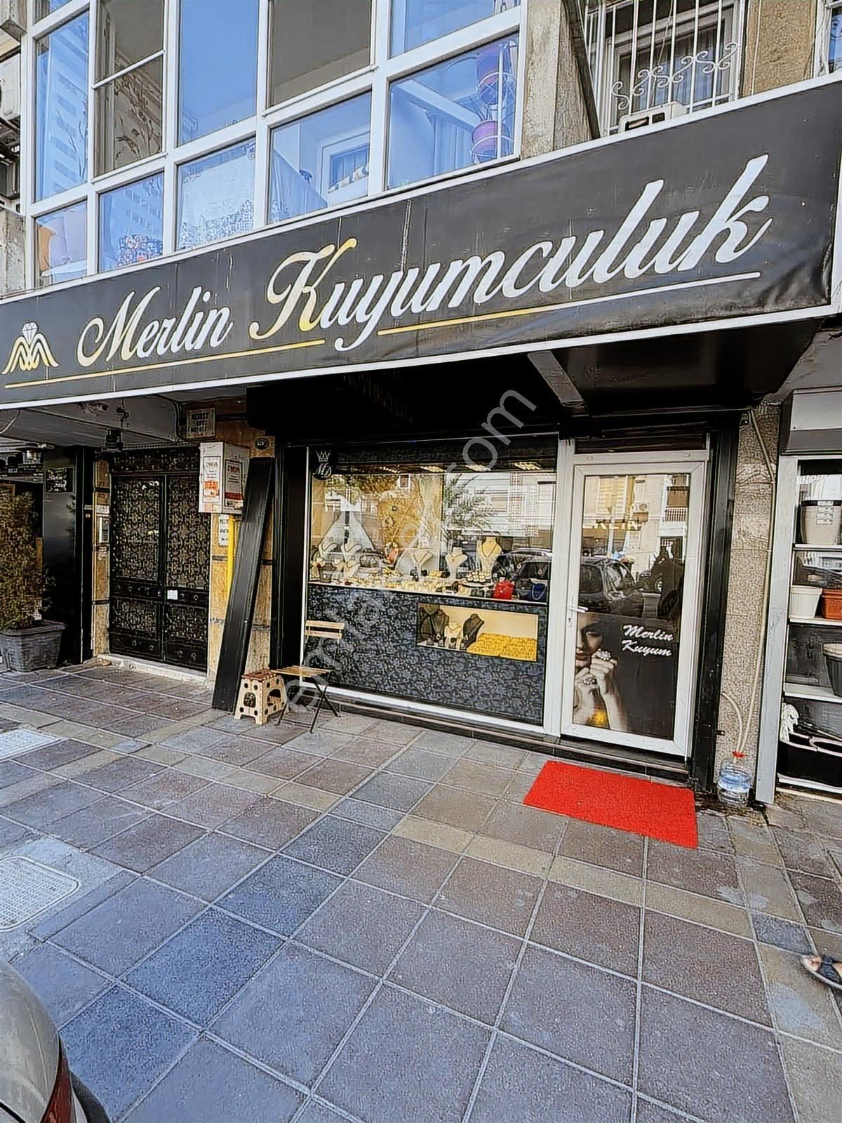 Küçükyalı Mithatpaşa Caddesi Cepheli "kiracısız" Dükkan