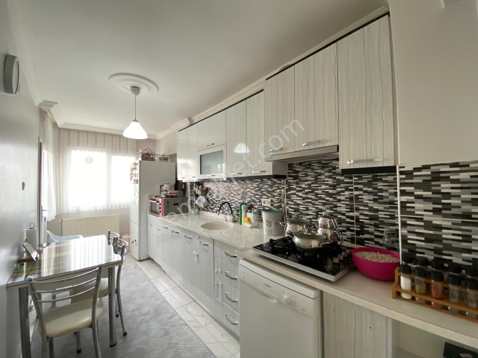 Üçyol Meydan Yakını Full Yapılı Otoparklı 2.kat Önü Açık Daire - Görsel 8