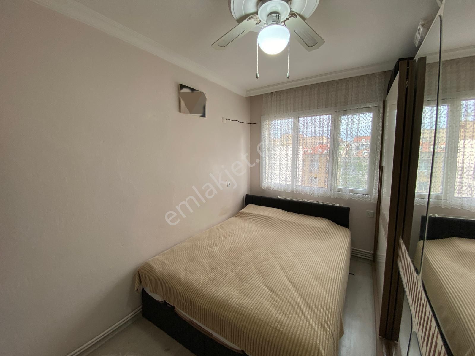 Üçyol Meydan Yakını Full Yapılı Otoparklı 2.kat Önü Açık Daire - Görsel 7