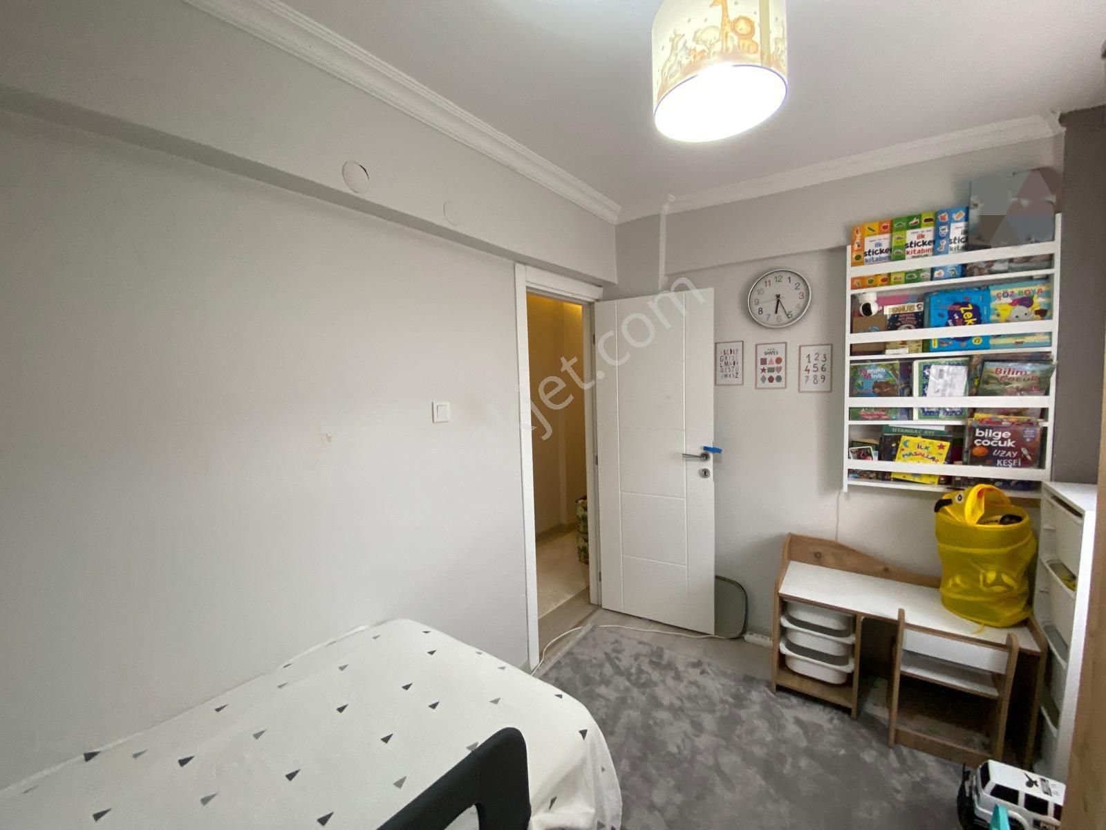 Üçyol Meydan Yakını Full Yapılı Otoparklı 2.kat Önü Açık Daire - Görsel 2