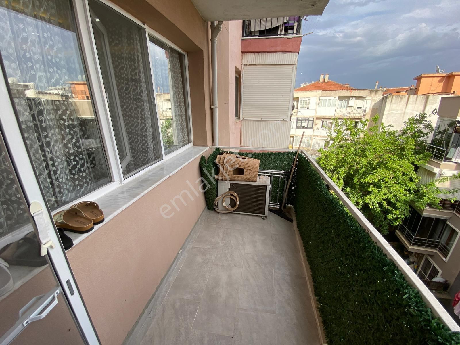 Üçyol Meydan Yakını Full Yapılı Otoparklı 2.kat Önü Açık Daire - Görsel 9