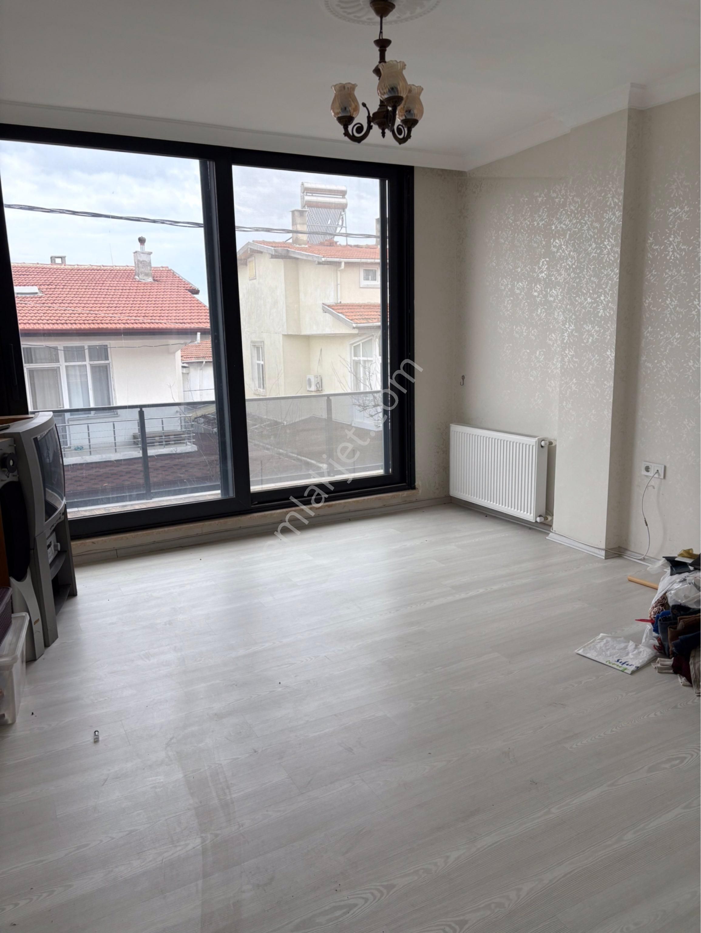 Güvenlikli Sitede Tripleks Villa - Görsel 13