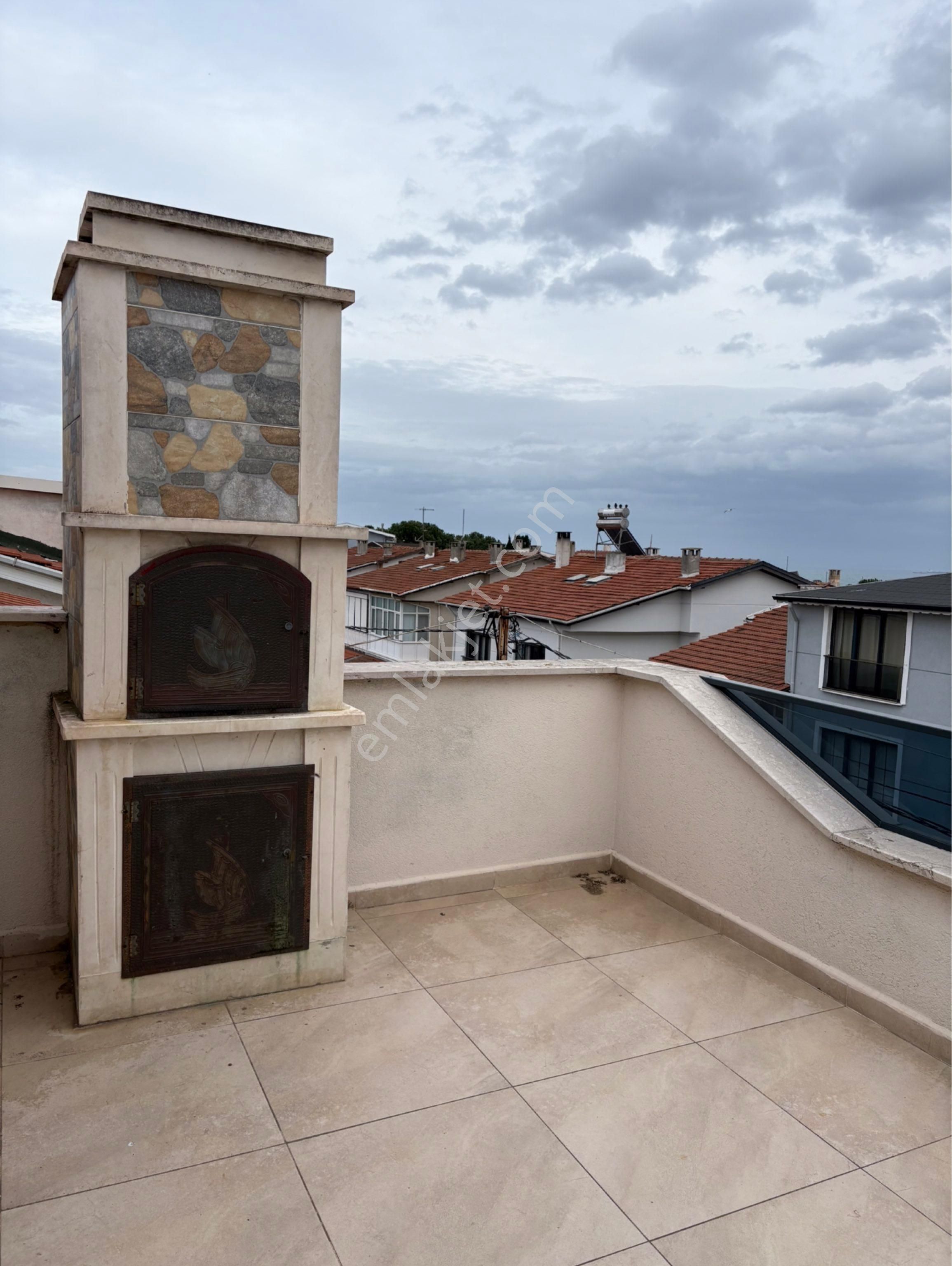 Güvenlikli Sitede Tripleks Villa - Görsel 24