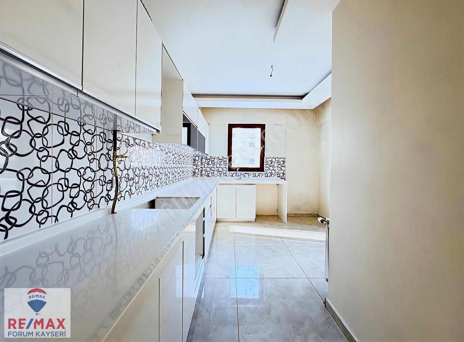 Talas Umut Caddesi Üzerinde Kiralık Lüks 4+1 Daire - Görsel 27