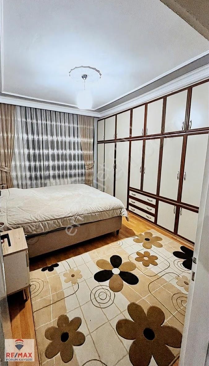 Zümrüt Mahallesinde İçi Yapılı 3+1 Satılık Daire - Görsel 18