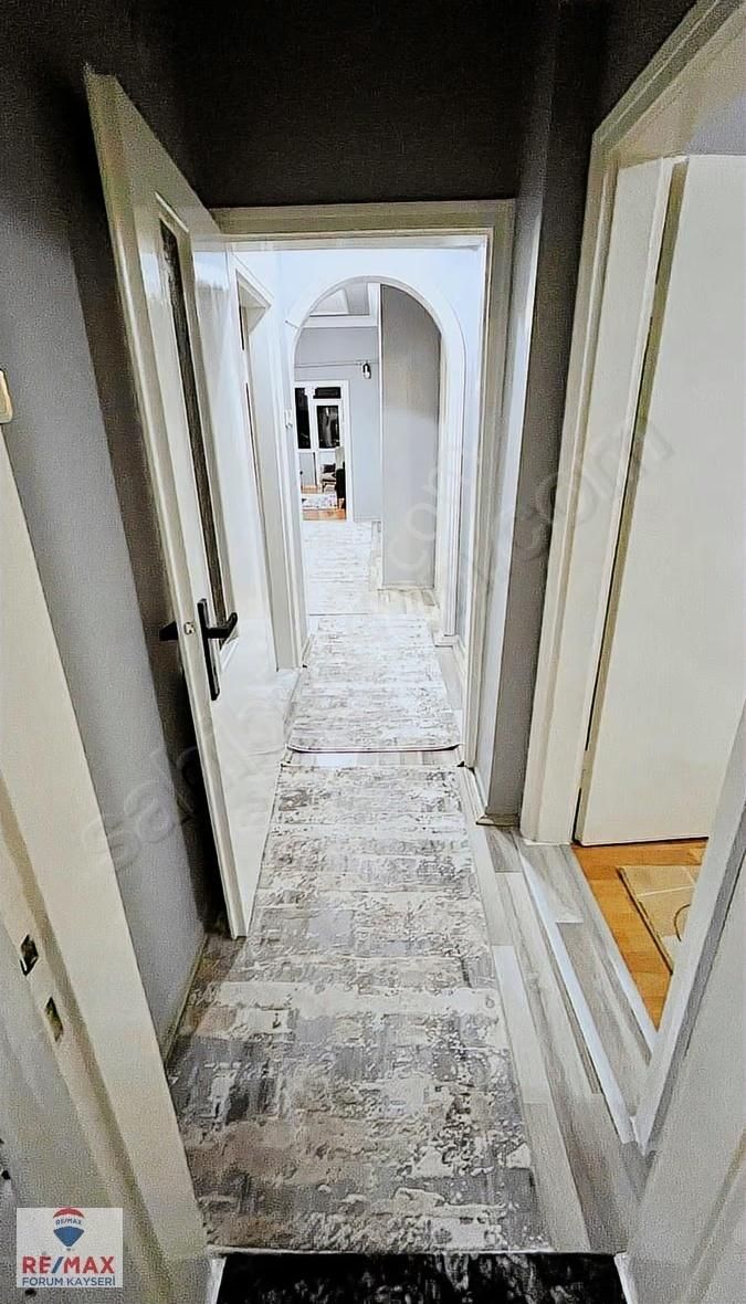 Zümrüt Mahallesinde İçi Yapılı 3+1 Satılık Daire - Görsel 16