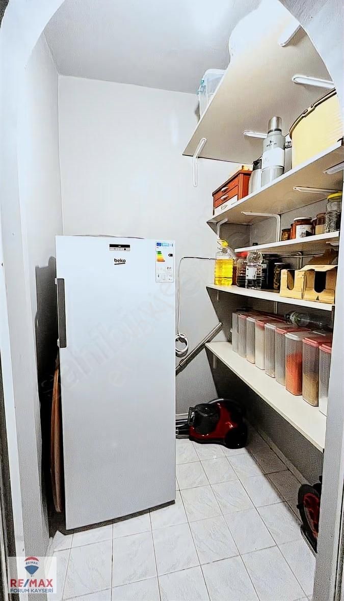 Zümrüt Mahallesinde İçi Yapılı 3+1 Satılık Daire - Görsel 3