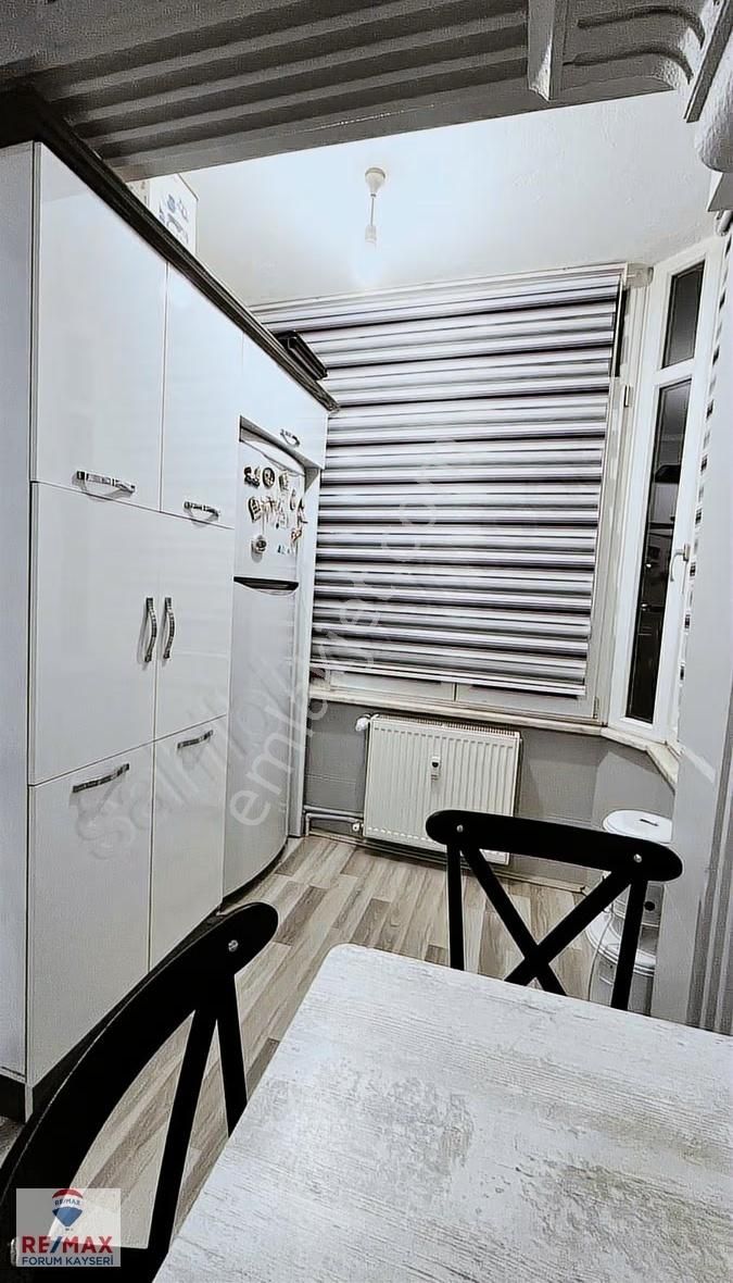 Zümrüt Mahallesinde İçi Yapılı 3+1 Satılık Daire - Görsel 14