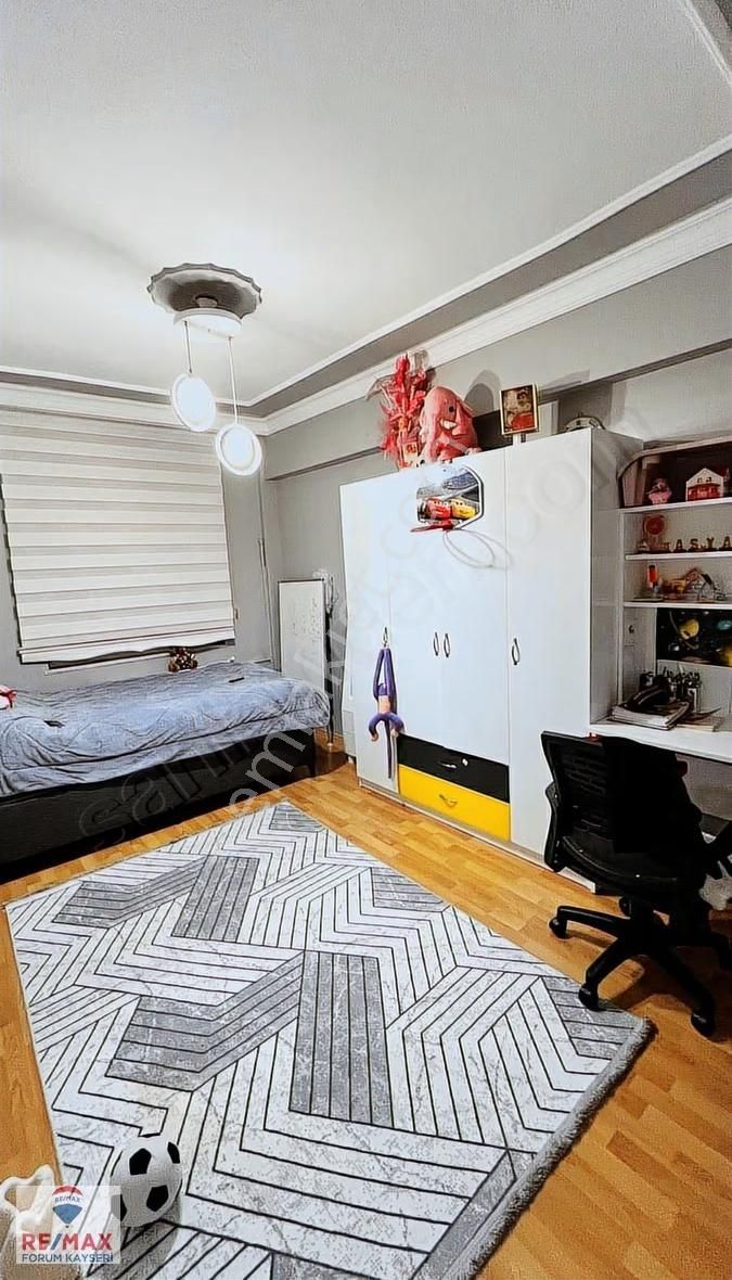 Zümrüt Mahallesinde İçi Yapılı 3+1 Satılık Daire - Görsel 13