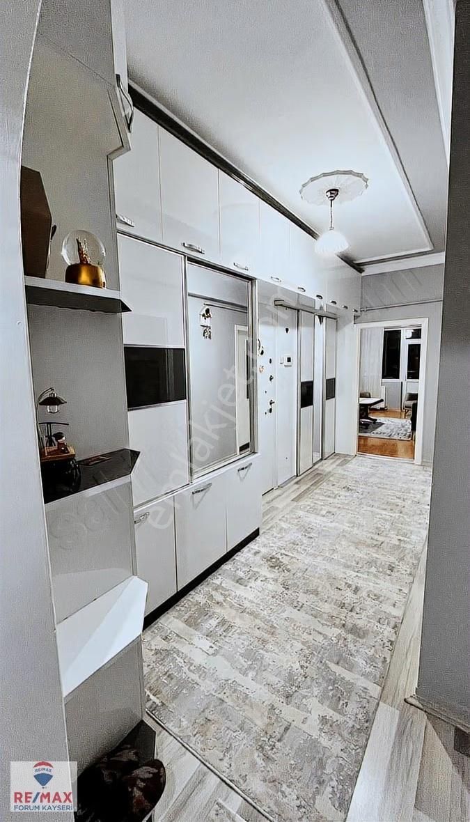 Zümrüt Mahallesinde İçi Yapılı 3+1 Satılık Daire - Görsel 7