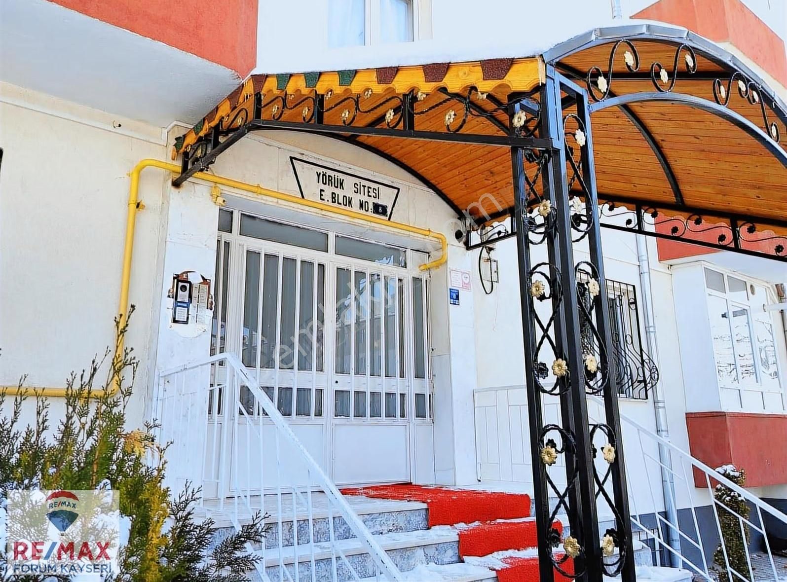 Zümrüt Mahallesinde İçi Yapılı 3+1 Satılık Daire - Görsel 12