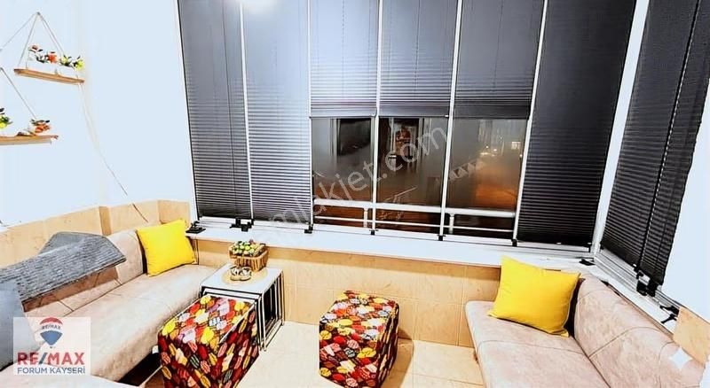 Zümrüt Mahallesinde İçi Yapılı 3+1 Satılık Daire - Görsel 5