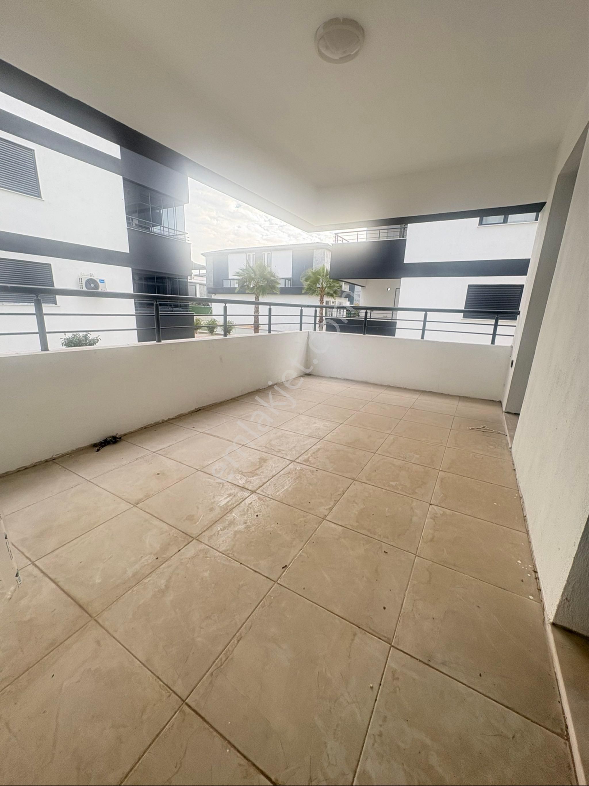 Havuz Cepheli Site İçerisinde Asansörlü Sıfır 3+1 Satılık Daire - Görsel 18