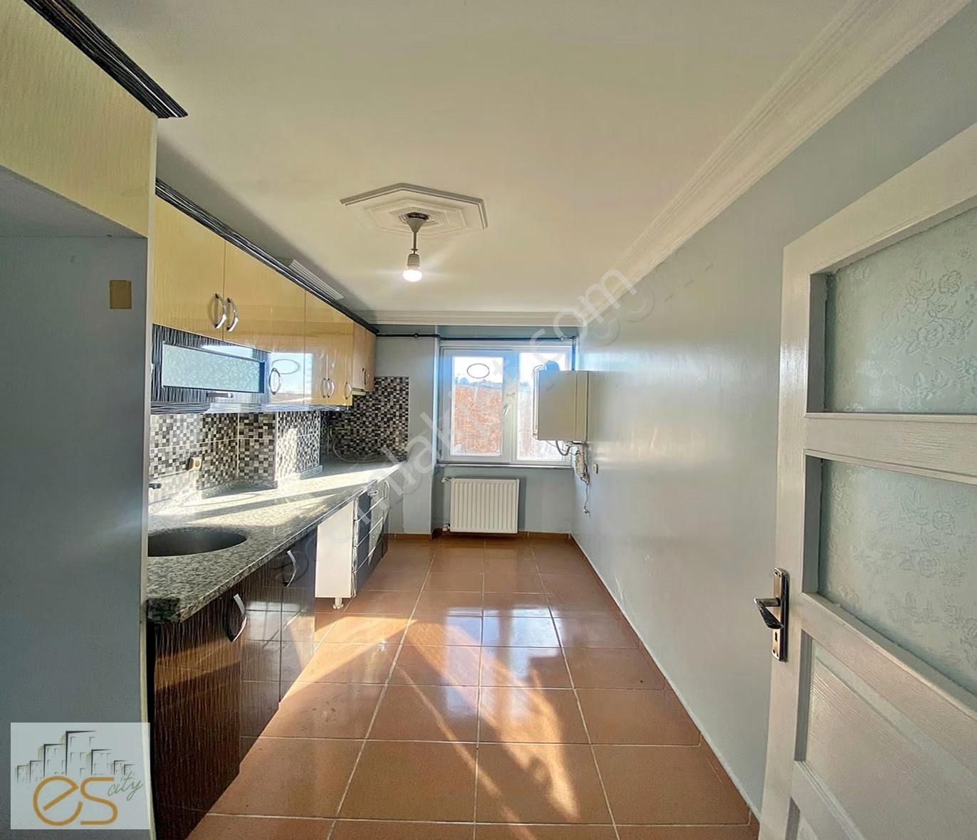 Esenyurt Çınar Mahallesinde 2+1 Balkonlu Ara Kat Daire - Görsel 11