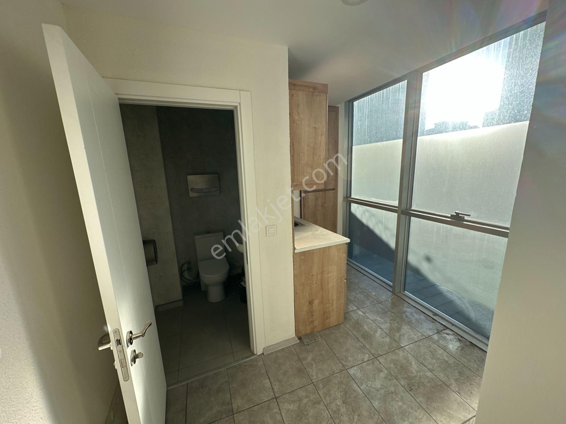 Remax Ataşehir Küçükbakkalköy 1250m2 Prestijli Kiralık Plaza - Görsel 24