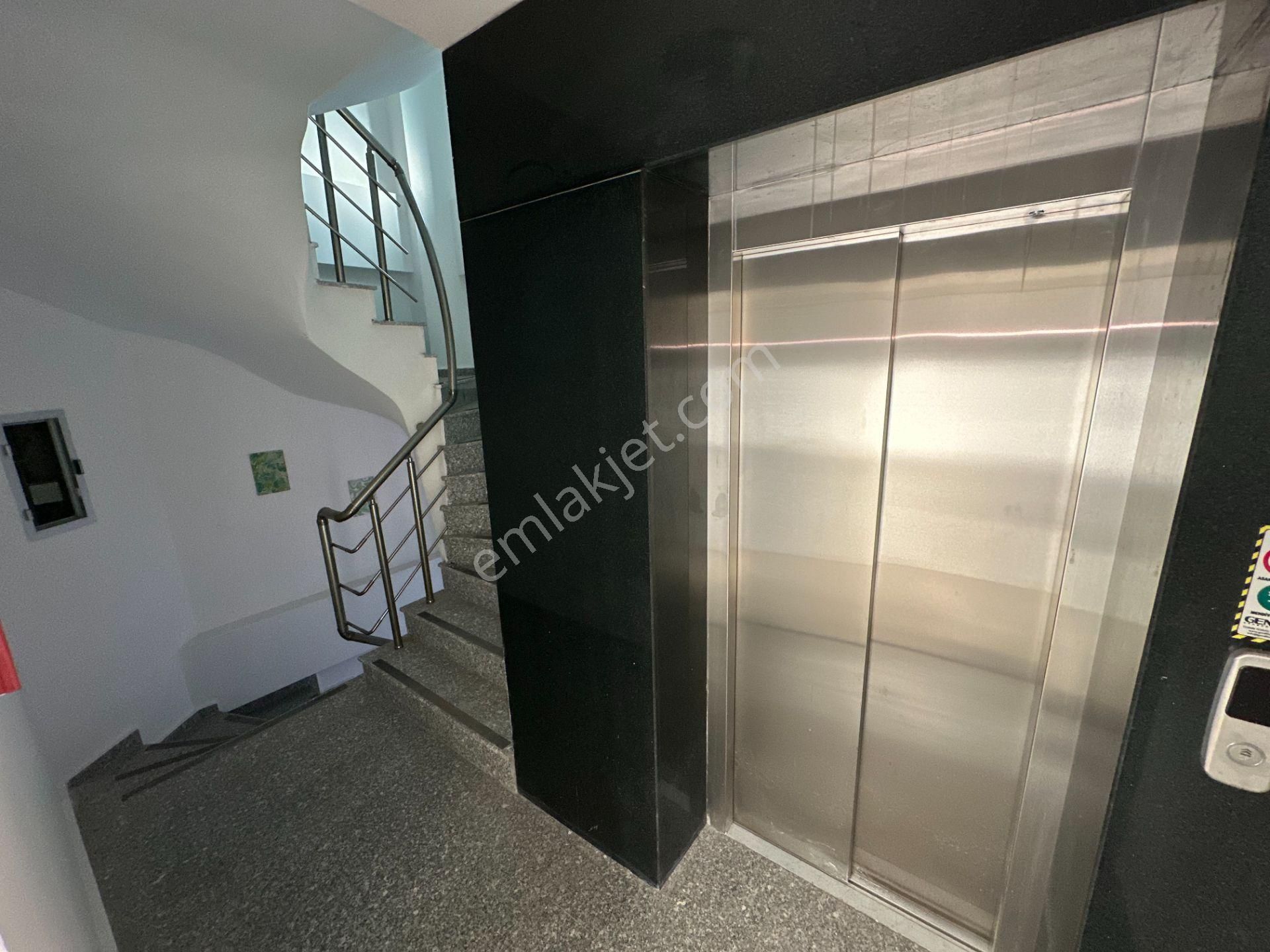 Remax Ataşehir Küçükbakkalköy 1250m2 Prestijli Satılık Plaza - Görsel 25