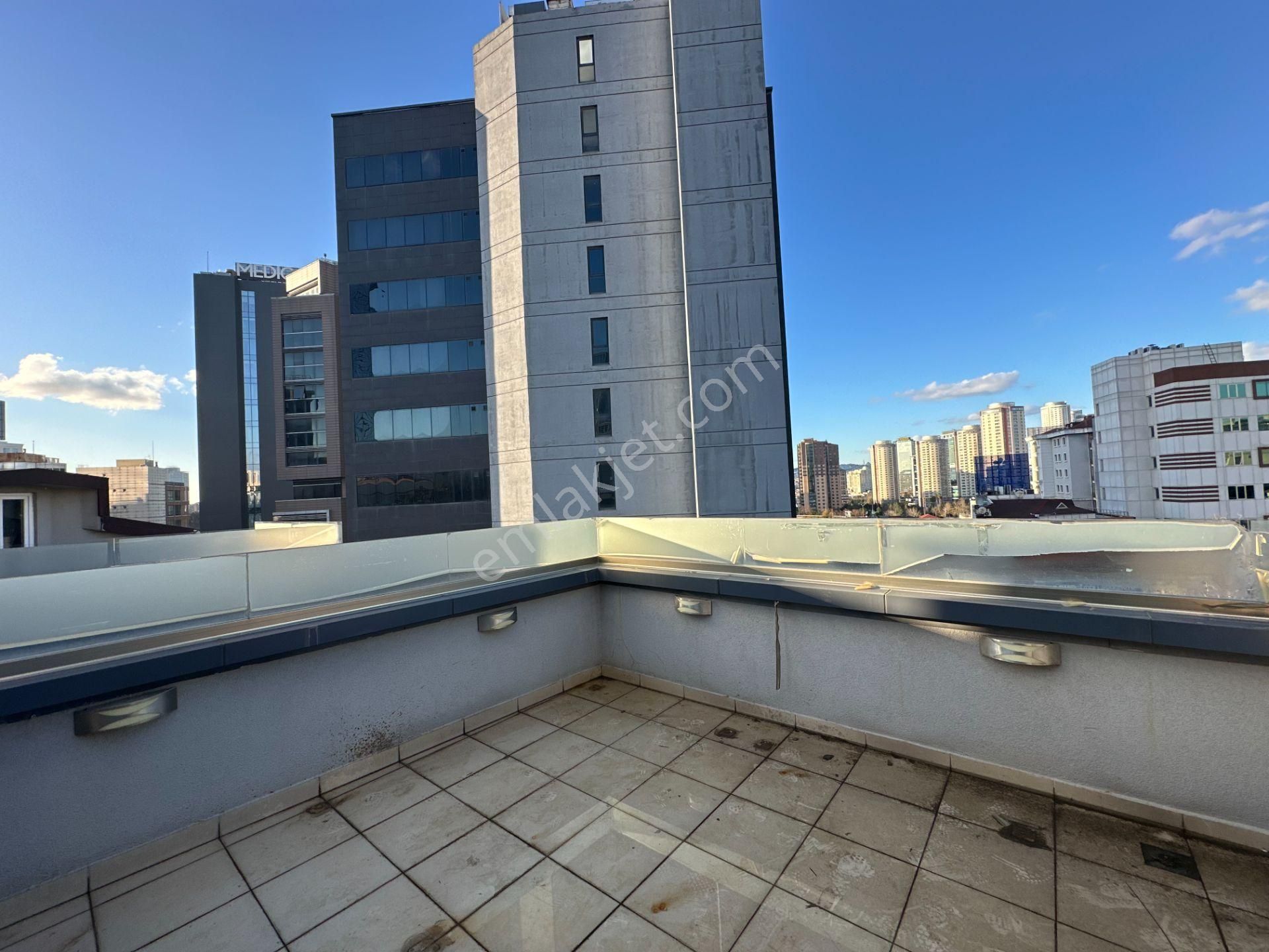 Remax Ataşehir Küçükbakkalköy 1250m2 Prestijli Satılık Plaza - Görsel 30