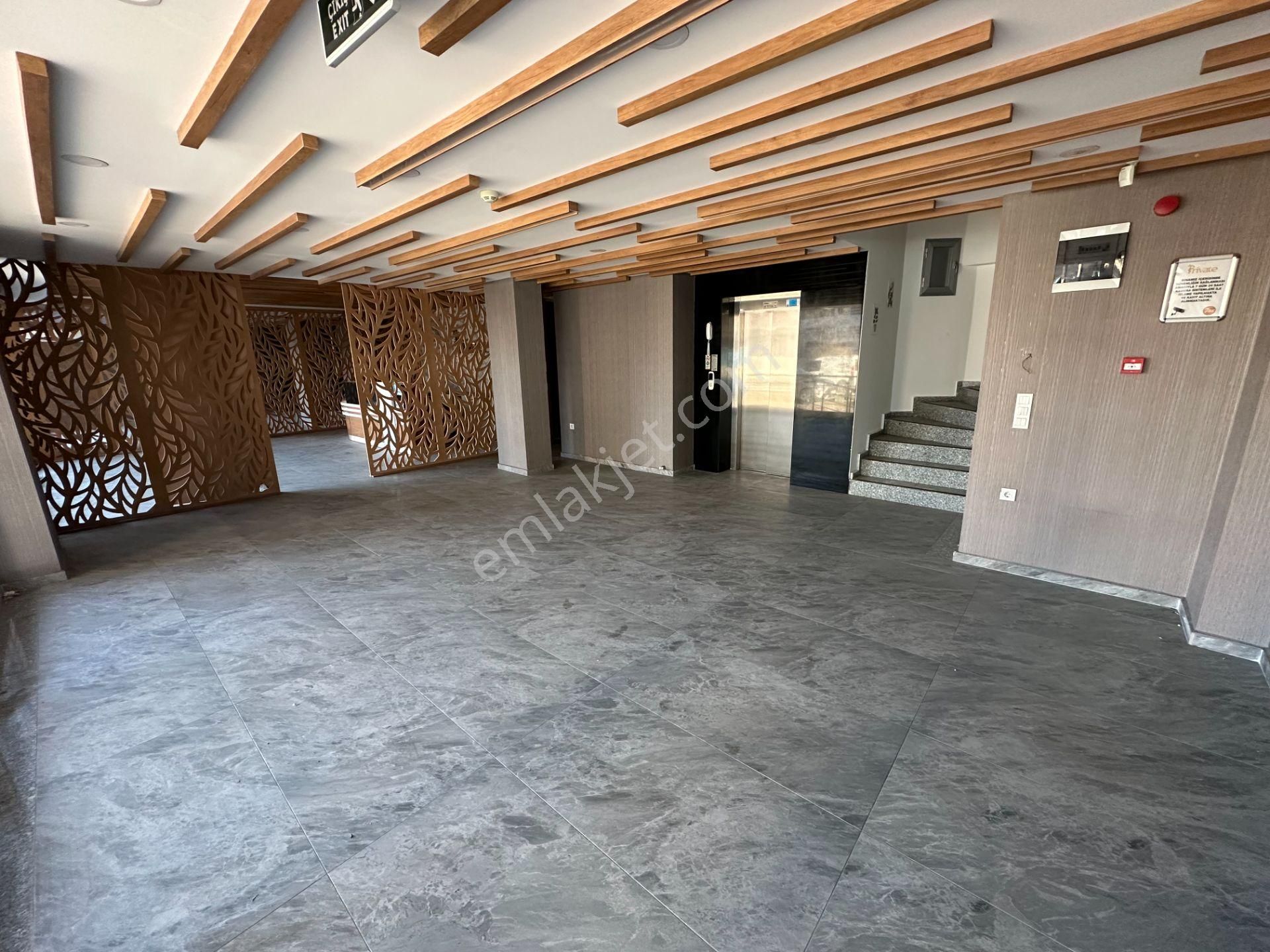 Remax Ataşehir Küçükbakkalköy 1250m2 Prestijli Satılık Plaza - Görsel 14