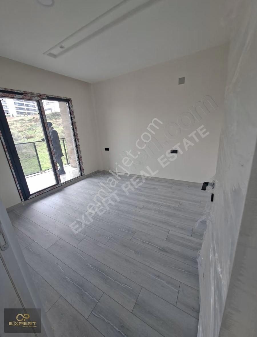 Kuşadası Merkezde Kiralık 1+1 Daire - Görsel 11