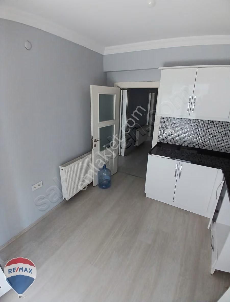 Remax Mavi Den Beşköprü Girne Caddesinde Kiralık 3+1 Daire - Görsel 16