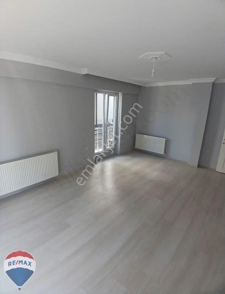 Remax Mavi Den Beşköprü Girne Caddesinde Kiralık 3+1 Daire - Görsel 15
